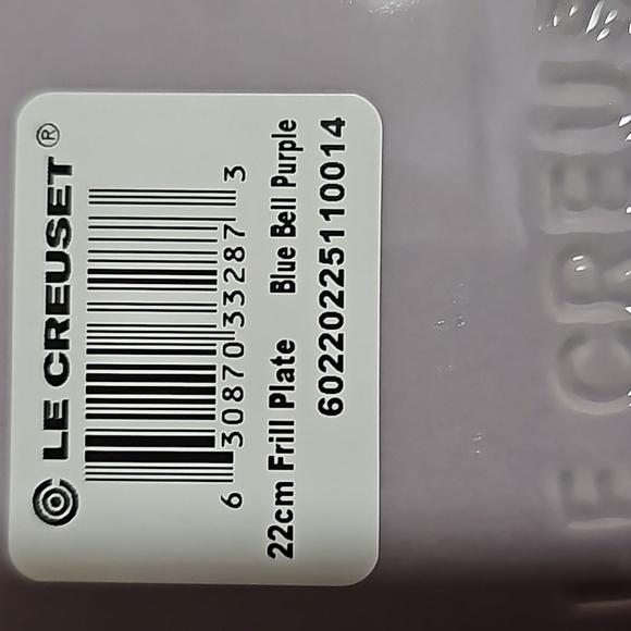 NIB Le Creuset 22cm Satin Blue Bell Purple Frill Plate from the Flower Collectio - Picture 7 of 7